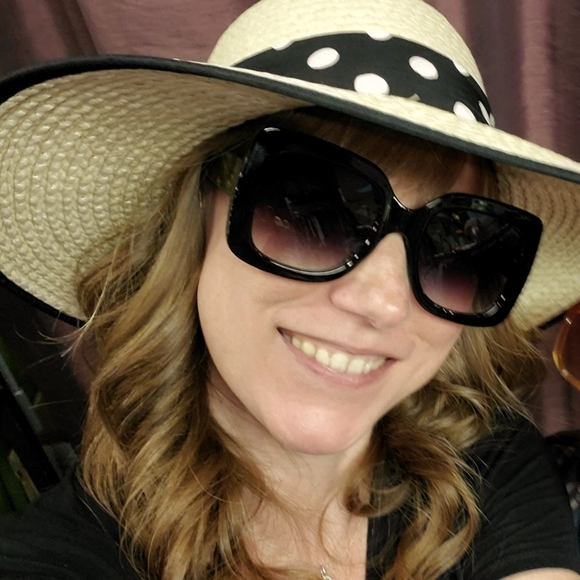 Meet your Posher, Amy - Picture 1 of 1